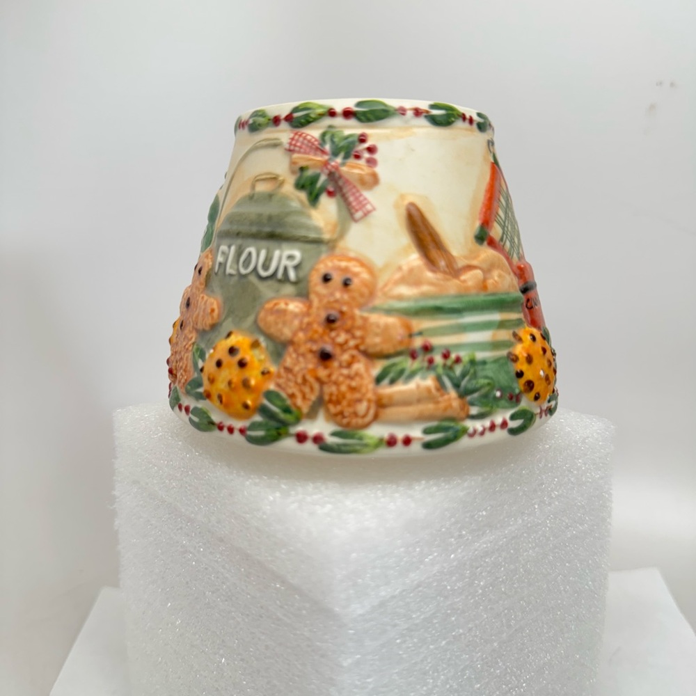 Yankee Candle Small Ceramic Jar Shade Topper with Gingerbread Design